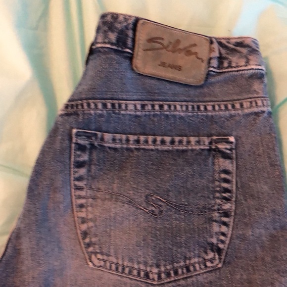 Silver Jean Shorts Size 30 x 3.5 inch inseam. Mid rise. - Picture 5 of 7